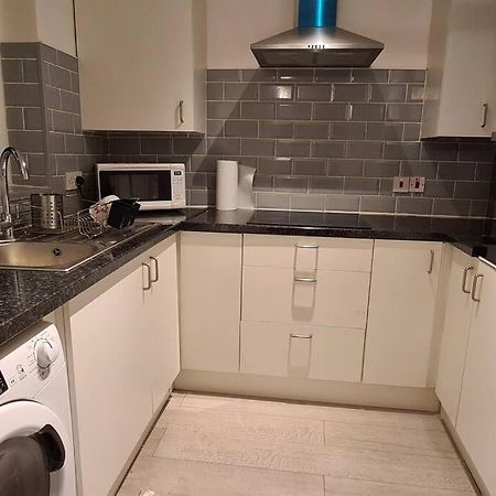 Private 2 Bed Flat Close To Excel & City Airport 런던 외부 사진