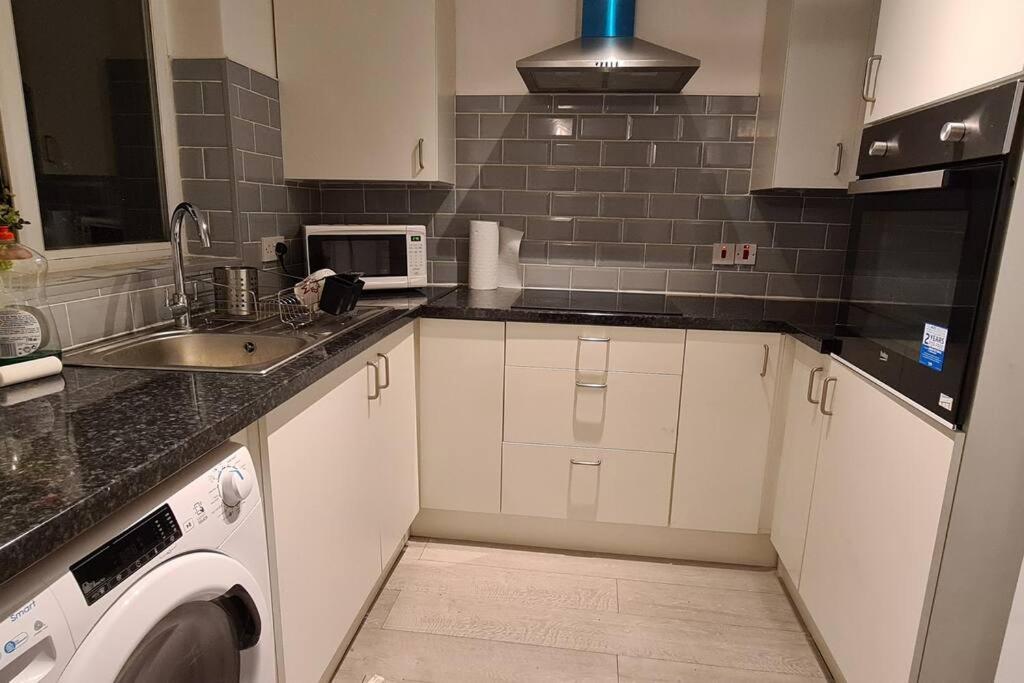 Private 2 Bed Flat Close To Excel & City Airport 런던 외부 사진