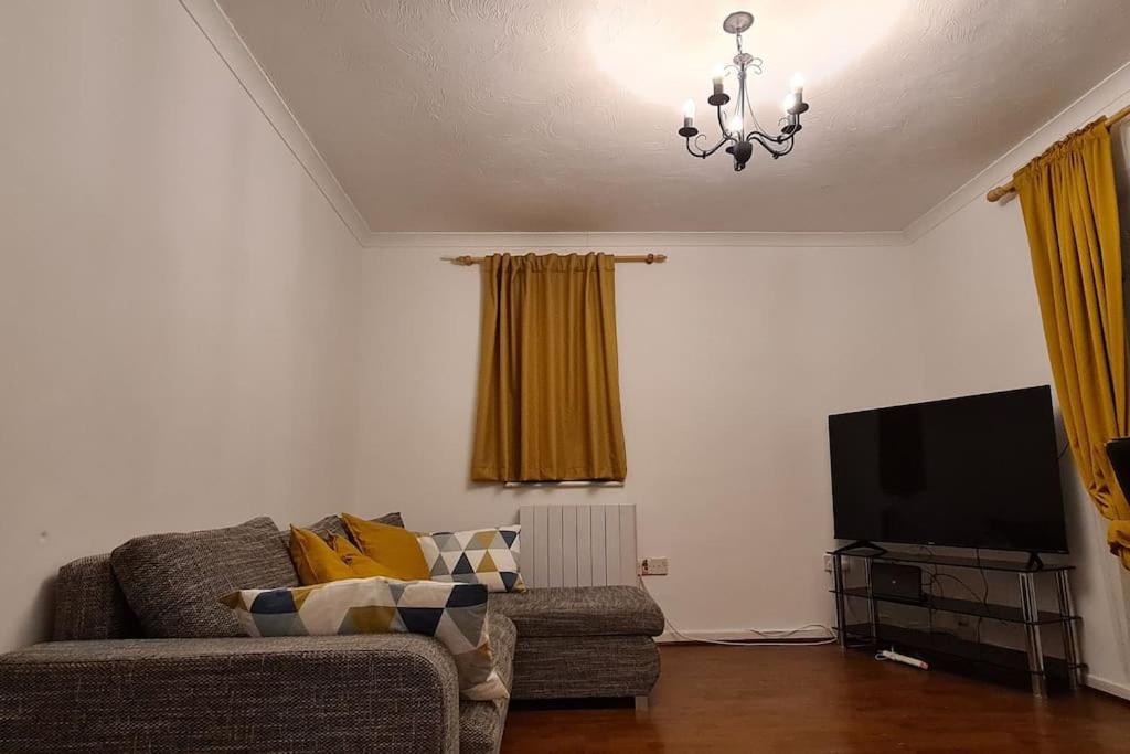 Private 2 Bed Flat Close To Excel & City Airport 런던 외부 사진